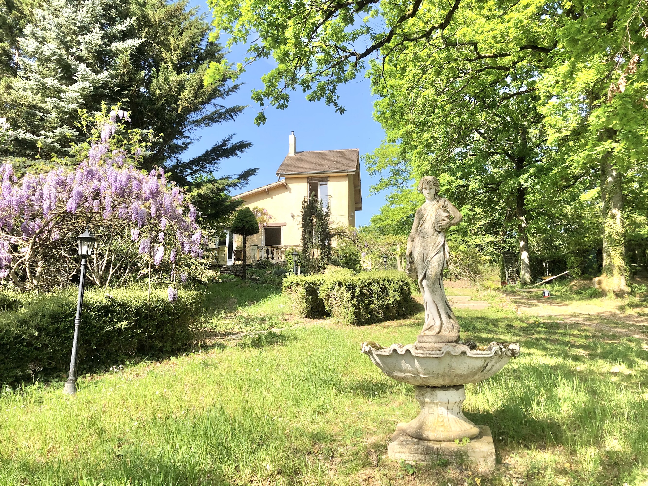 La Maison Jaune